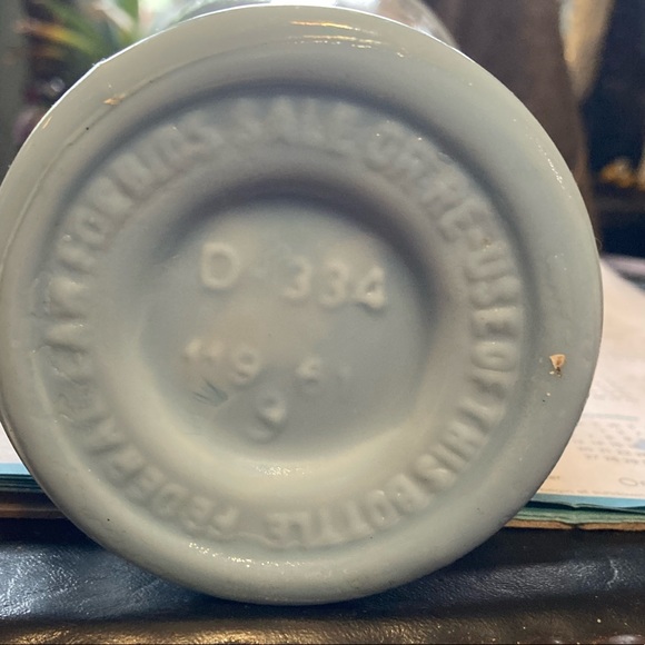 Really cool old vase with the worlds great philosophers printed on it. Unique! - Picture 4 of 7